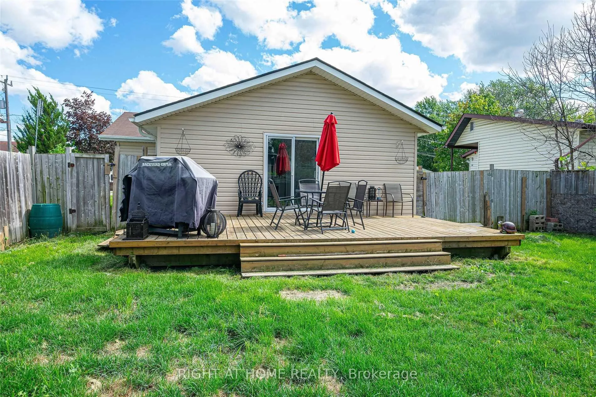 Photo 12 of 154 Garden Avenue, Georgina, Keswick North — HOMEH