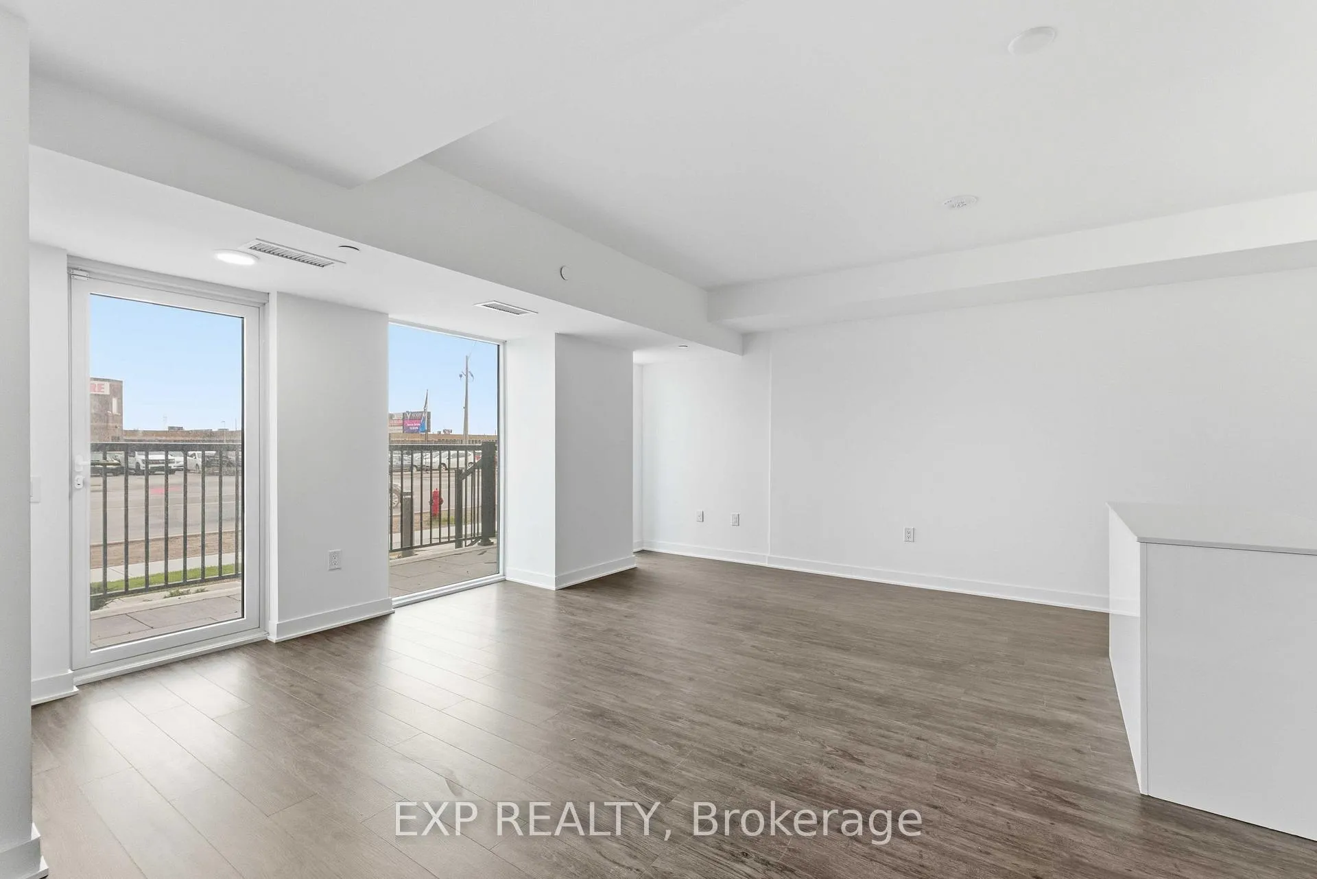 Photo 3 of Unit 108, 2782 Barton Street E, Hamilton, Riverdale — HOMEH