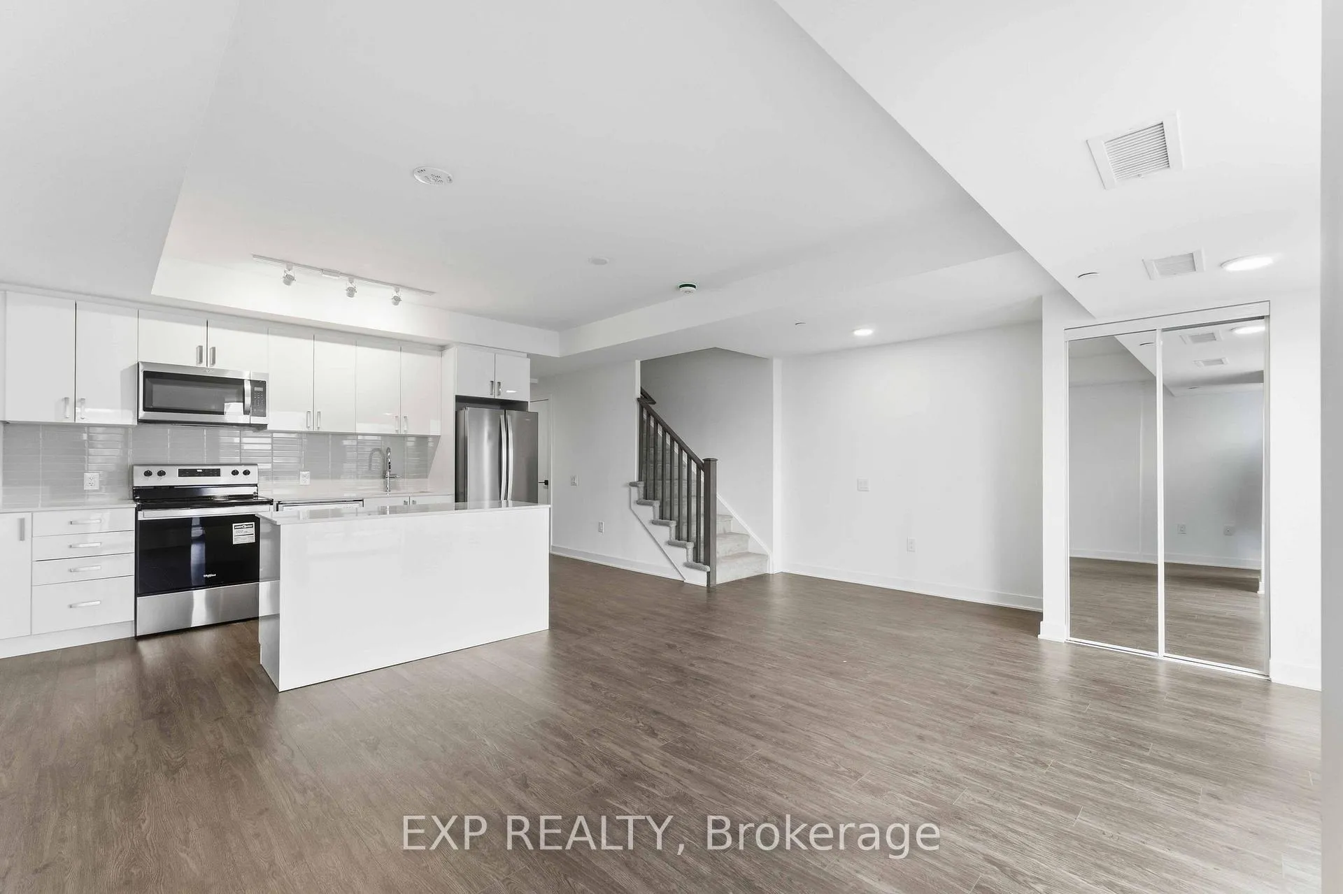 Photo 4 of Unit 108, 2782 Barton Street E, Hamilton, Riverdale — HOMEH