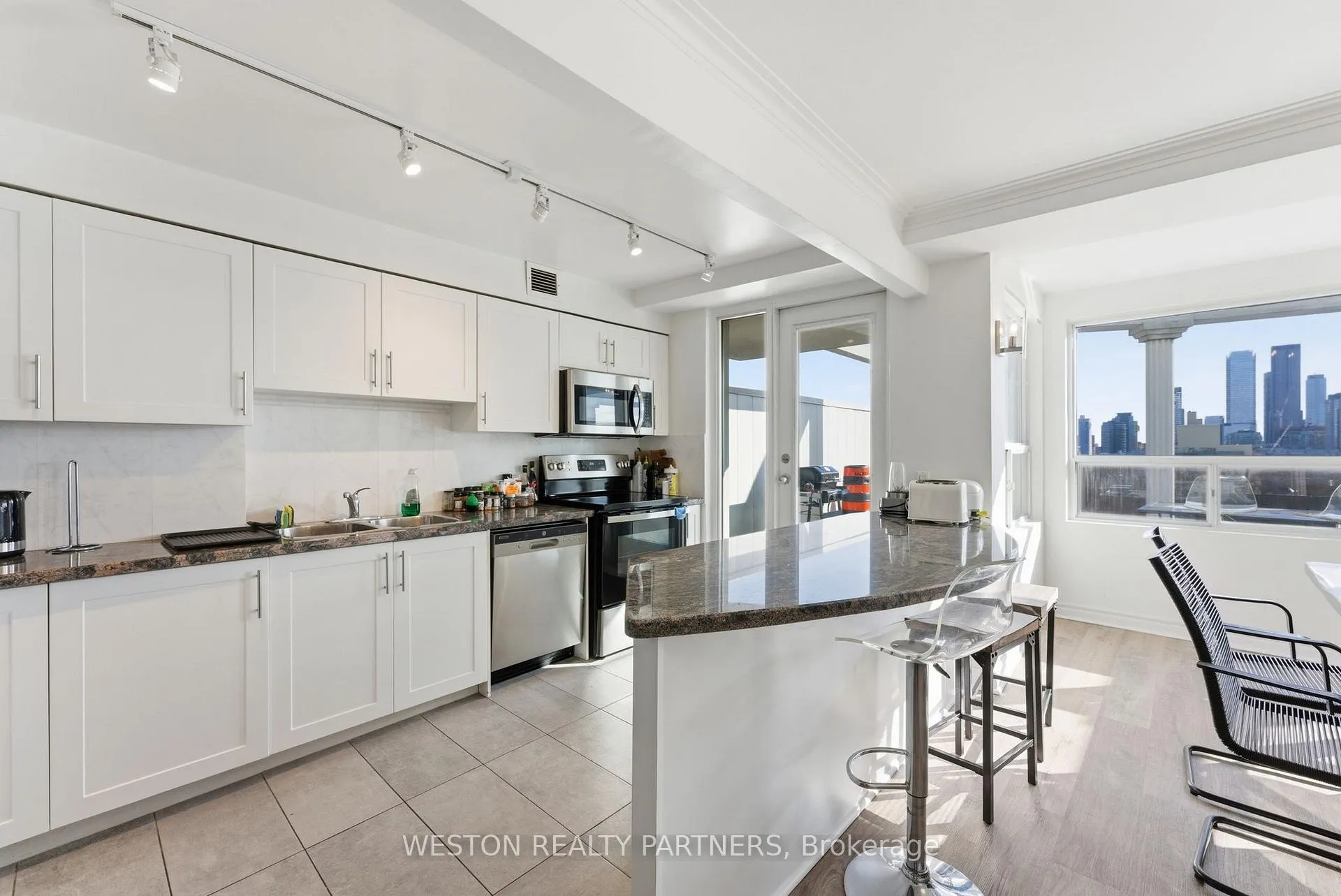 Photo 2 of Unit Ph 2, 44 Walmer Road, Toronto, The Annex — HOMEH
