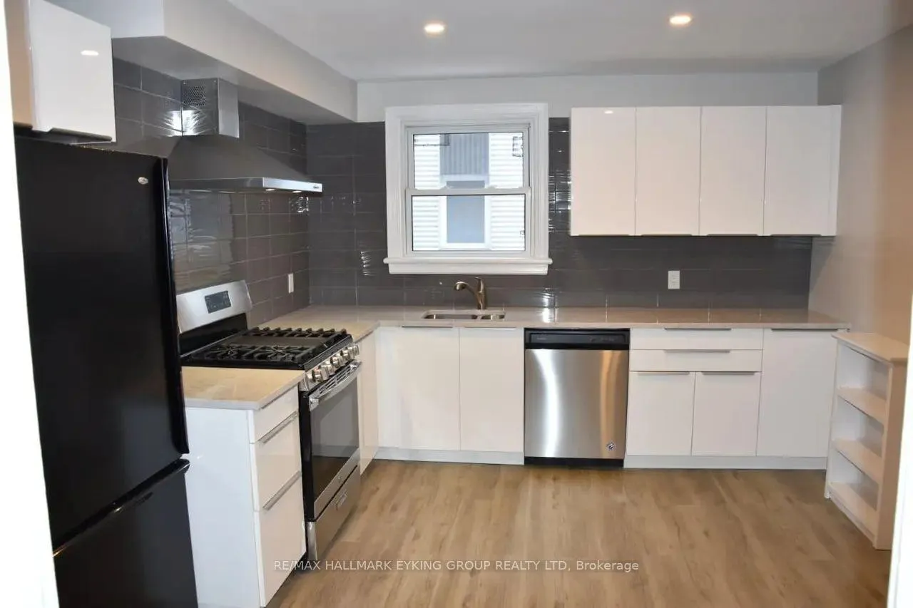 Photo 3 of Unit 2, 131 Hawthorne Avenue, Ottawa, Ottawa East — HOMEH