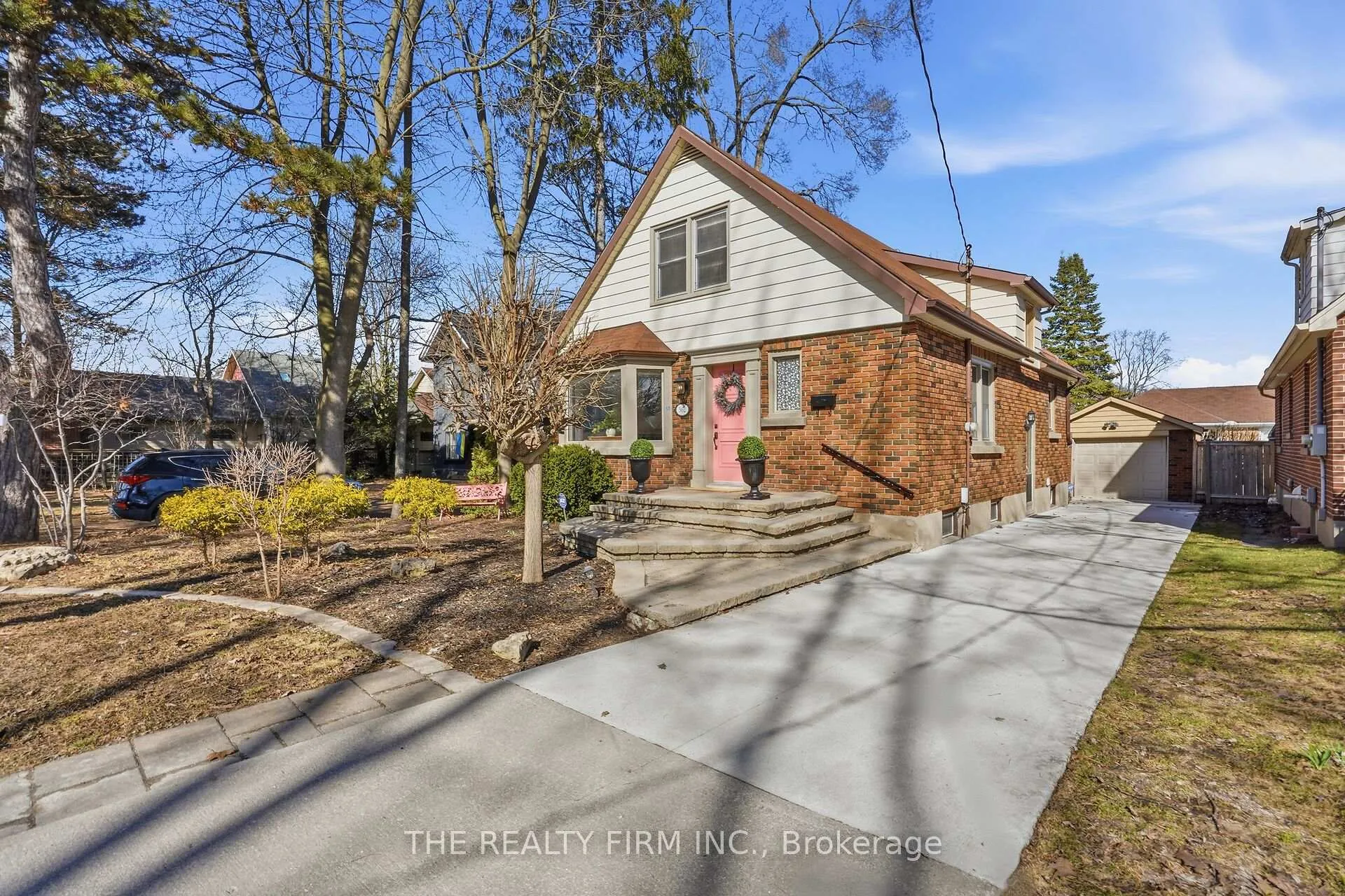 Front of 362 Ridout Street S