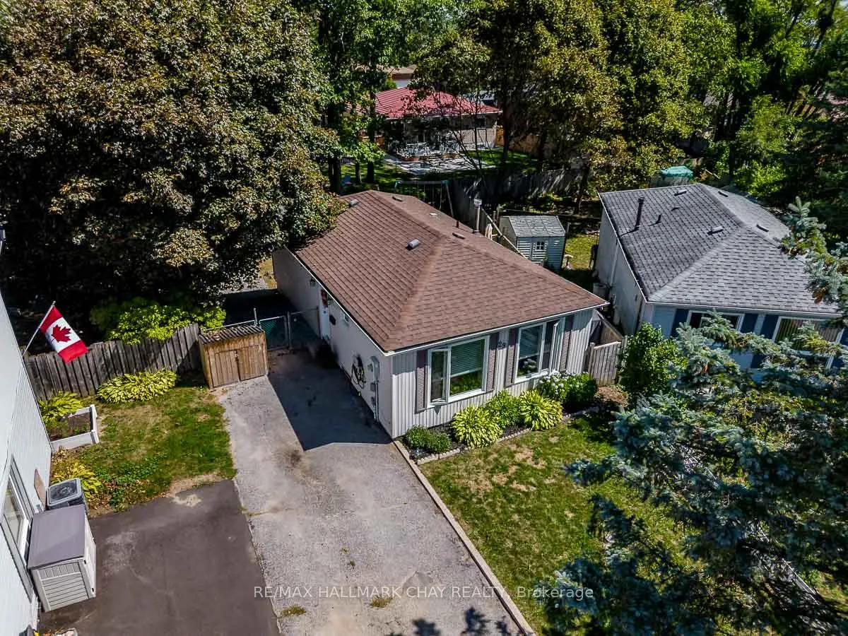 Photo 2 of 29 Shaw Crescent, Barrie, Letitia Heights — HOMEH
