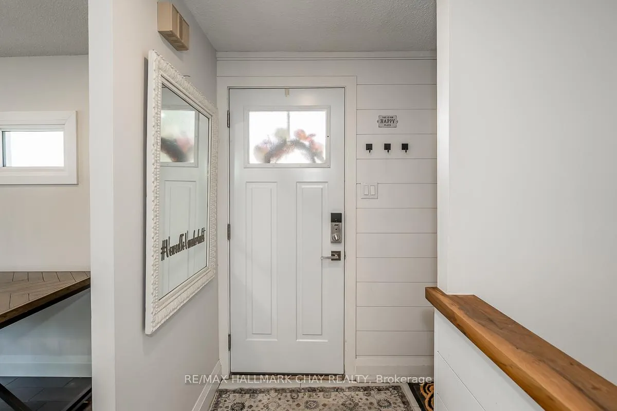 Photo 4 of 29 Shaw Crescent, Barrie, Letitia Heights — HOMEH