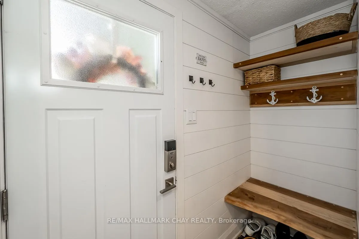 Photo 5 of 29 Shaw Crescent, Barrie, Letitia Heights — HOMEH