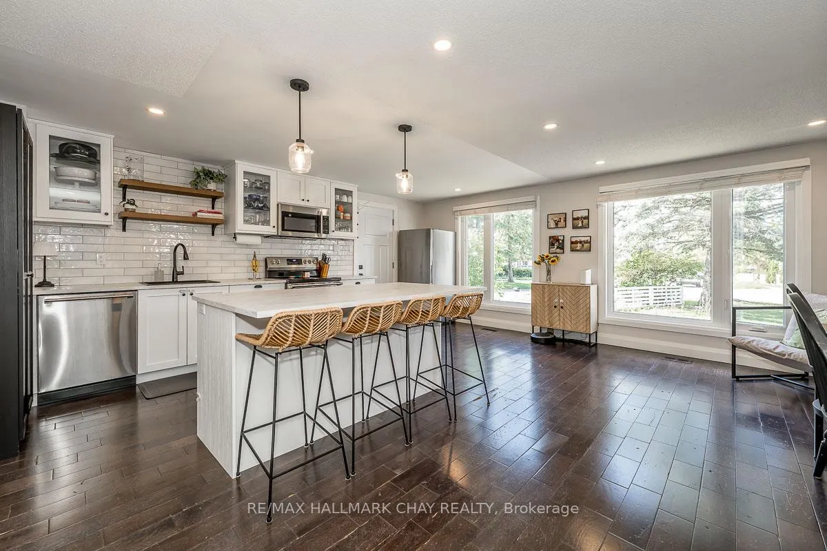 Photo 6 of 29 Shaw Crescent, Barrie, Letitia Heights — HOMEH
