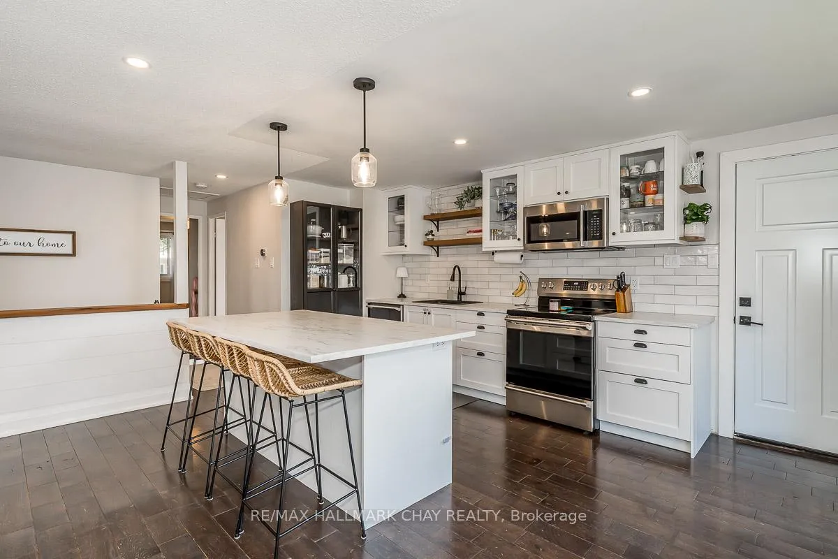 Photo 9 of 29 Shaw Crescent, Barrie, Letitia Heights — HOMEH