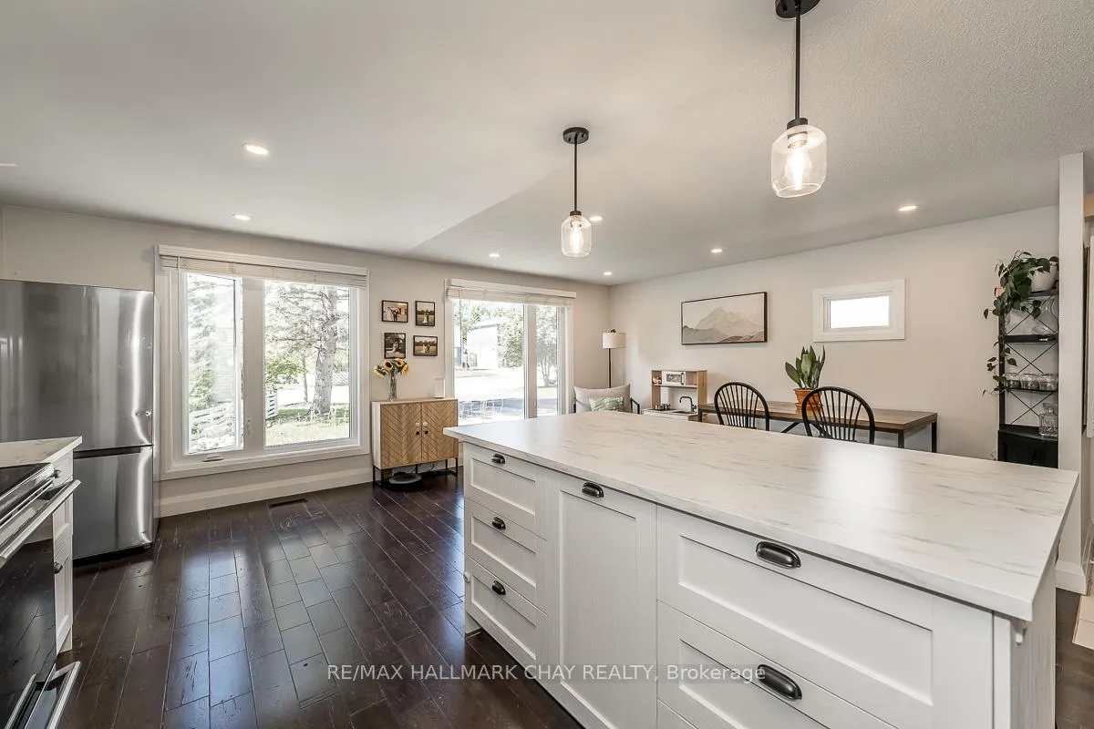 Photo 14 of 29 Shaw Crescent, Barrie, Letitia Heights — HOMEH