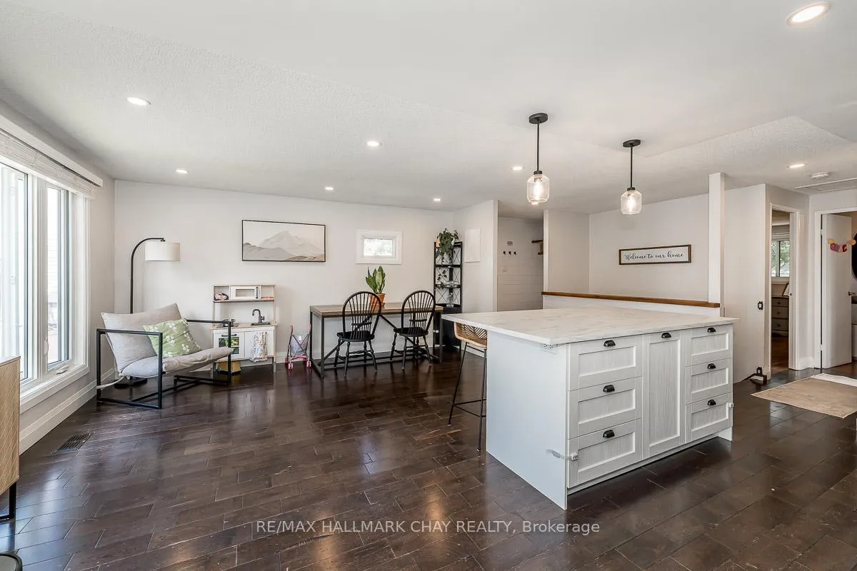 Photo 15 of 29 Shaw Crescent, Barrie, Letitia Heights — HOMEH
