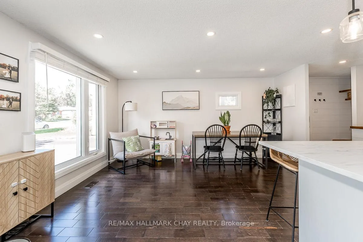 Photo 16 of 29 Shaw Crescent, Barrie, Letitia Heights — HOMEH