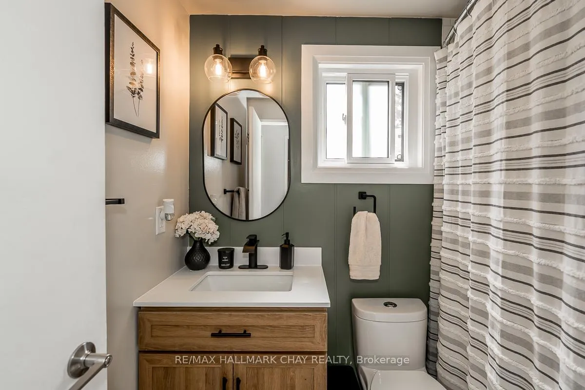 Photo 24 of 29 Shaw Crescent, Barrie, Letitia Heights — HOMEH