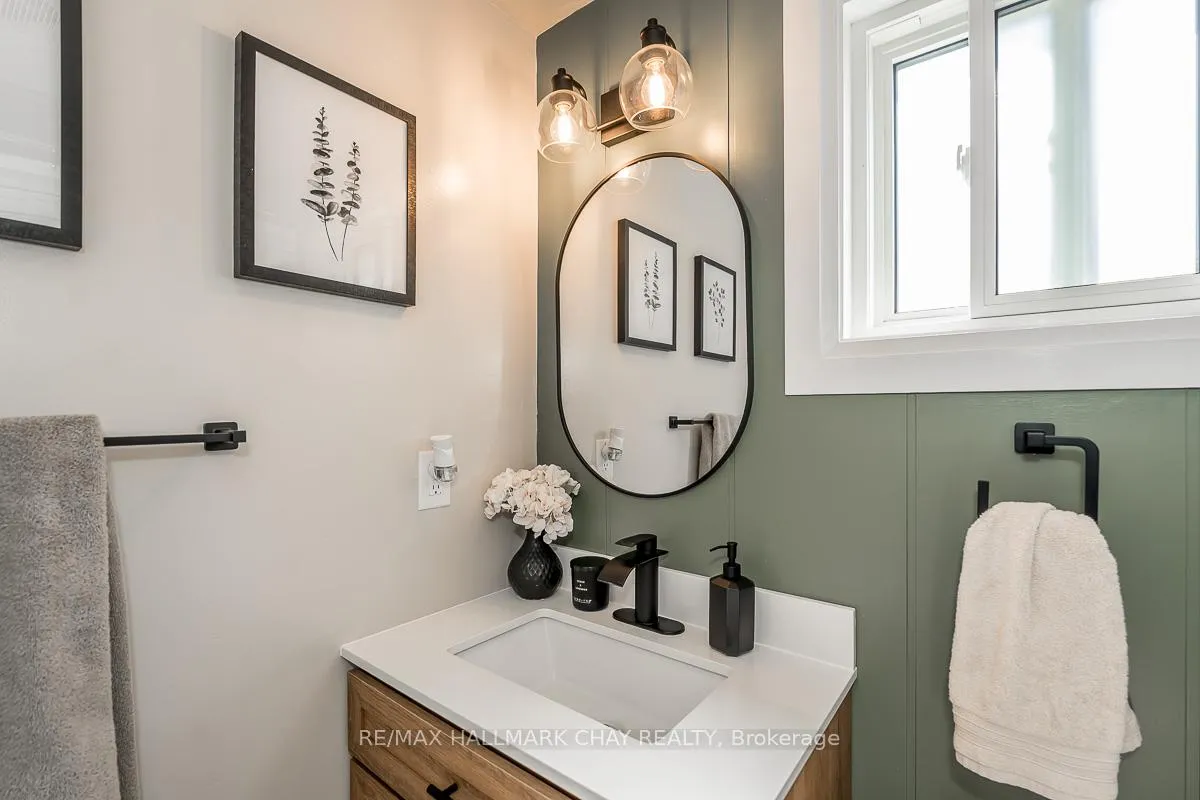 Photo 25 of 29 Shaw Crescent, Barrie, Letitia Heights — HOMEH