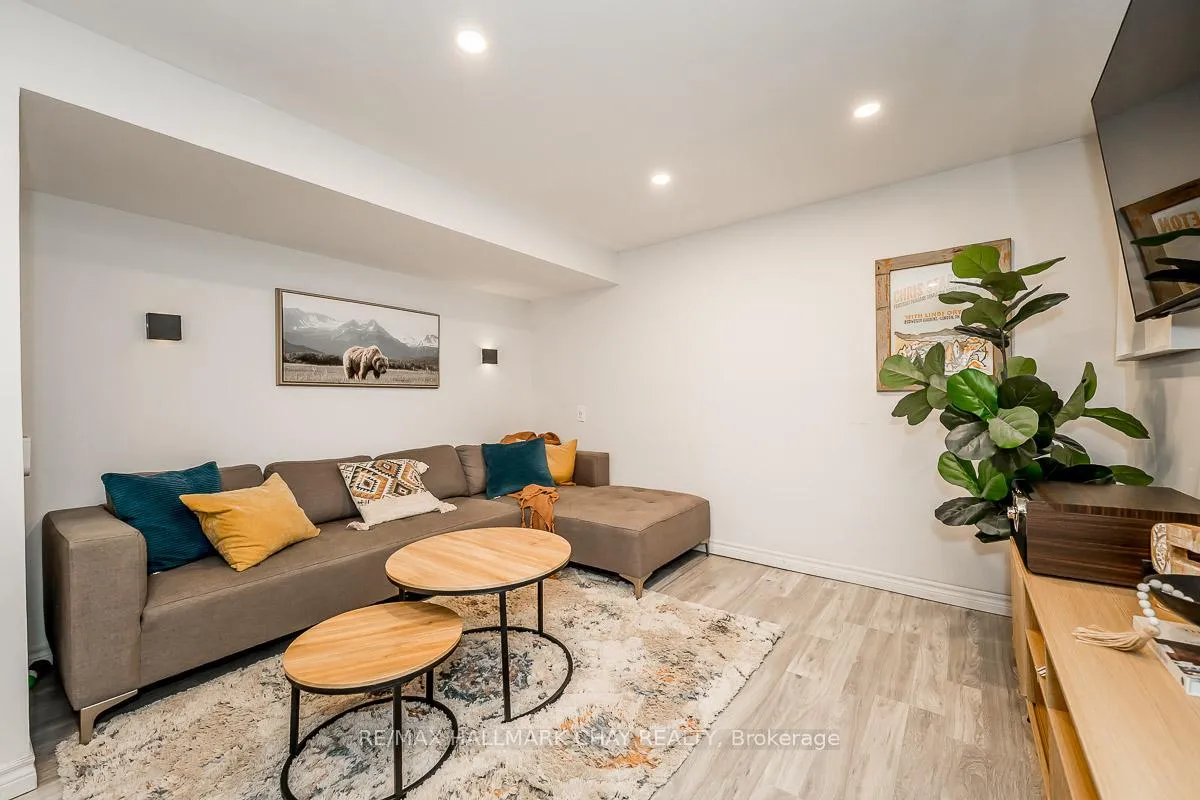 Photo 27 of 29 Shaw Crescent, Barrie, Letitia Heights — HOMEH