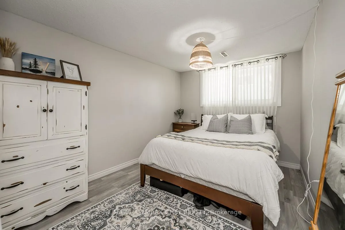 Photo 30 of 29 Shaw Crescent, Barrie, Letitia Heights — HOMEH
