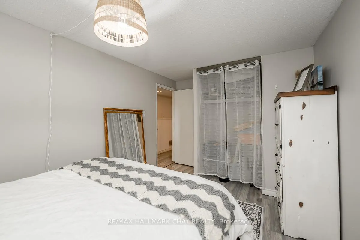 Photo 31 of 29 Shaw Crescent, Barrie, Letitia Heights — HOMEH
