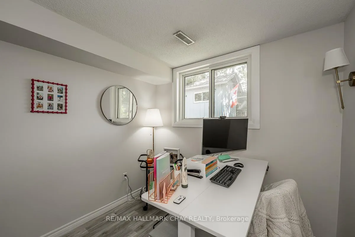 Photo 33 of 29 Shaw Crescent, Barrie, Letitia Heights — HOMEH