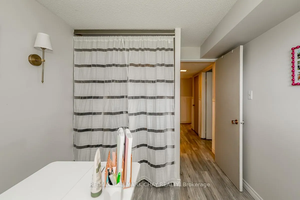 Photo 34 of 29 Shaw Crescent, Barrie, Letitia Heights — HOMEH