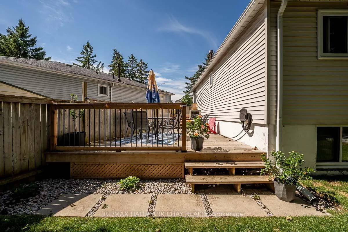Photo 37 of 29 Shaw Crescent, Barrie, Letitia Heights — HOMEH