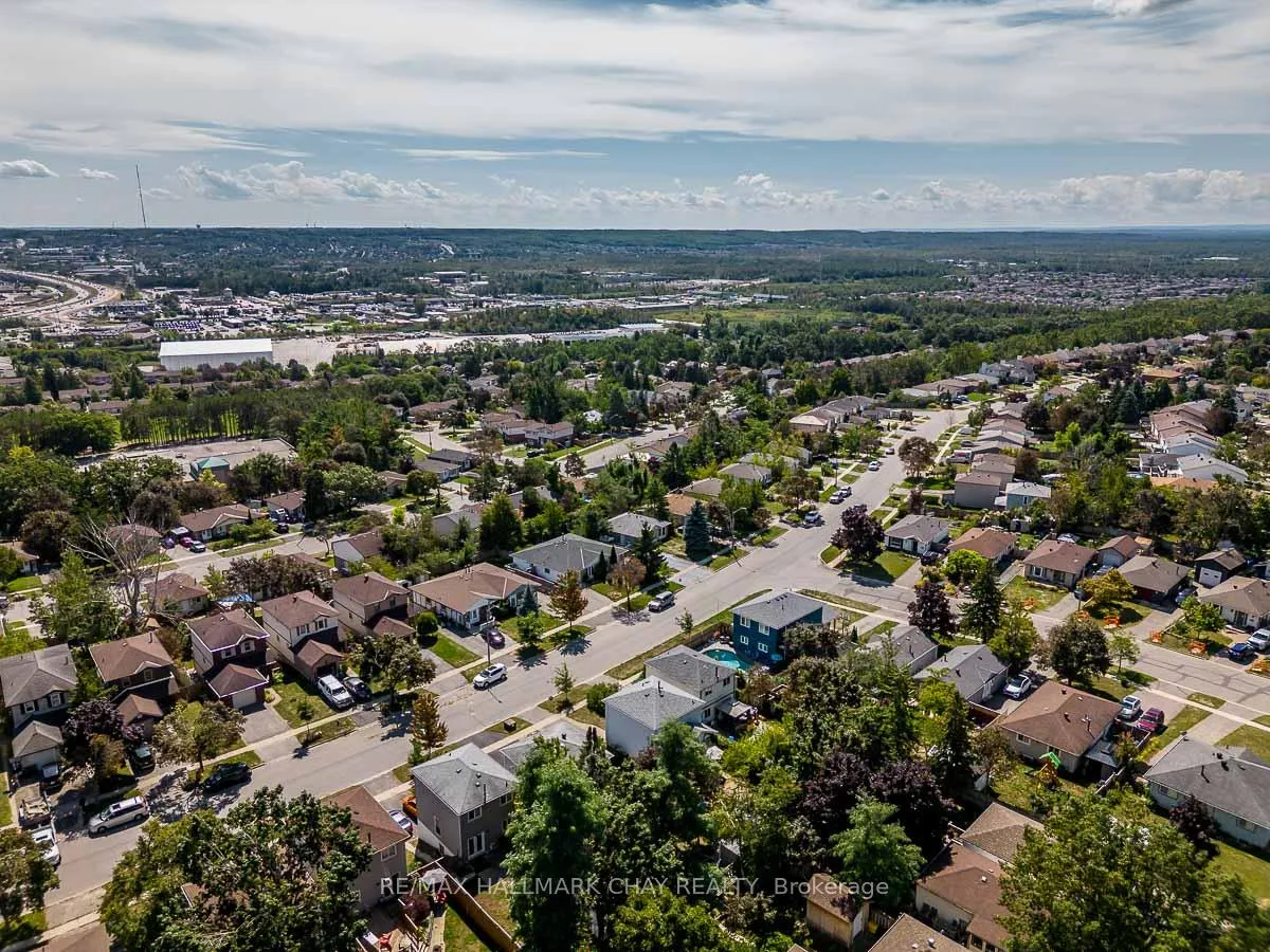 Photo 43 of 29 Shaw Crescent, Barrie, Letitia Heights — HOMEH