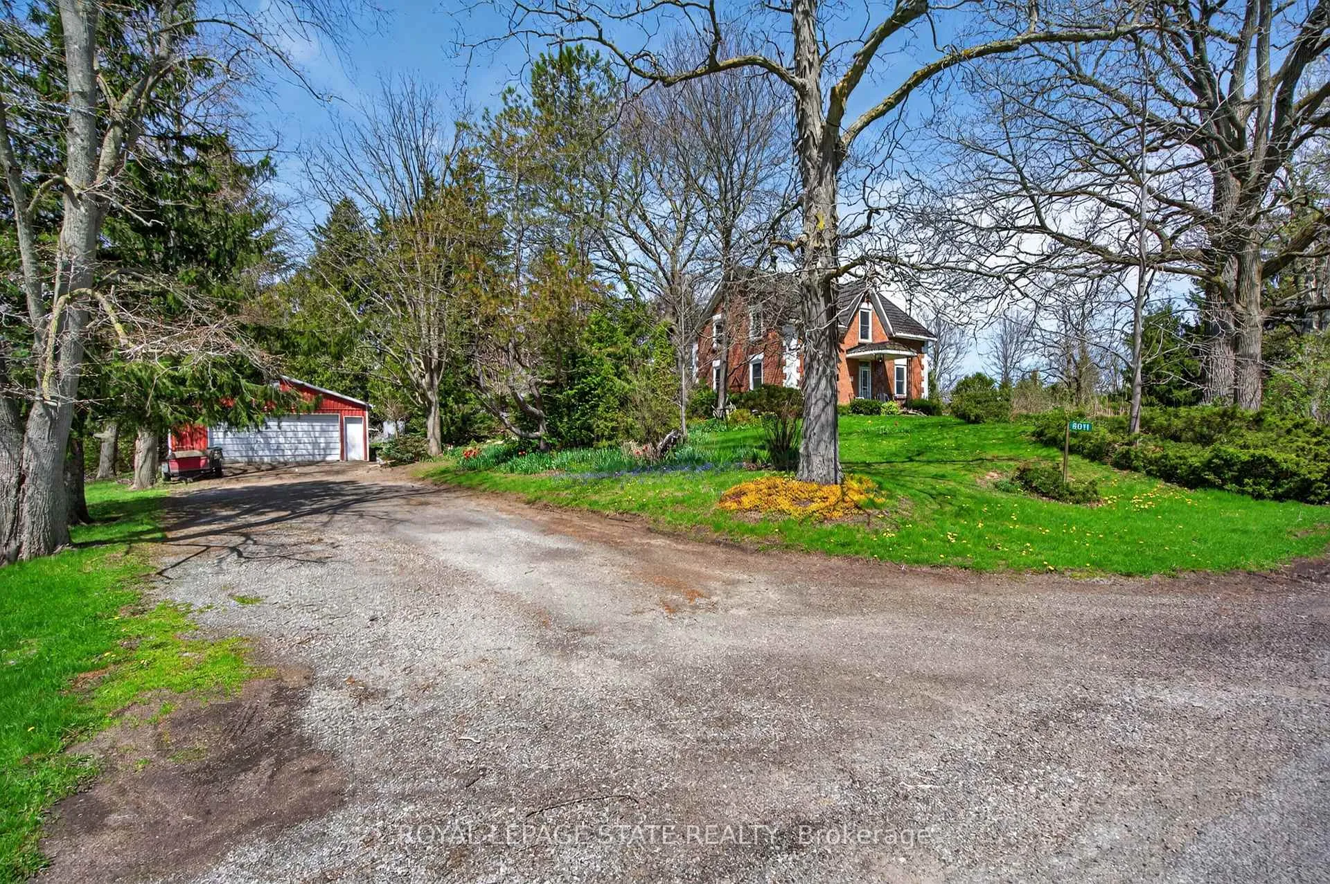 Photo 3 of 8011 Leeming Road, Hamilton, Rural Glanbrook — HOMEH