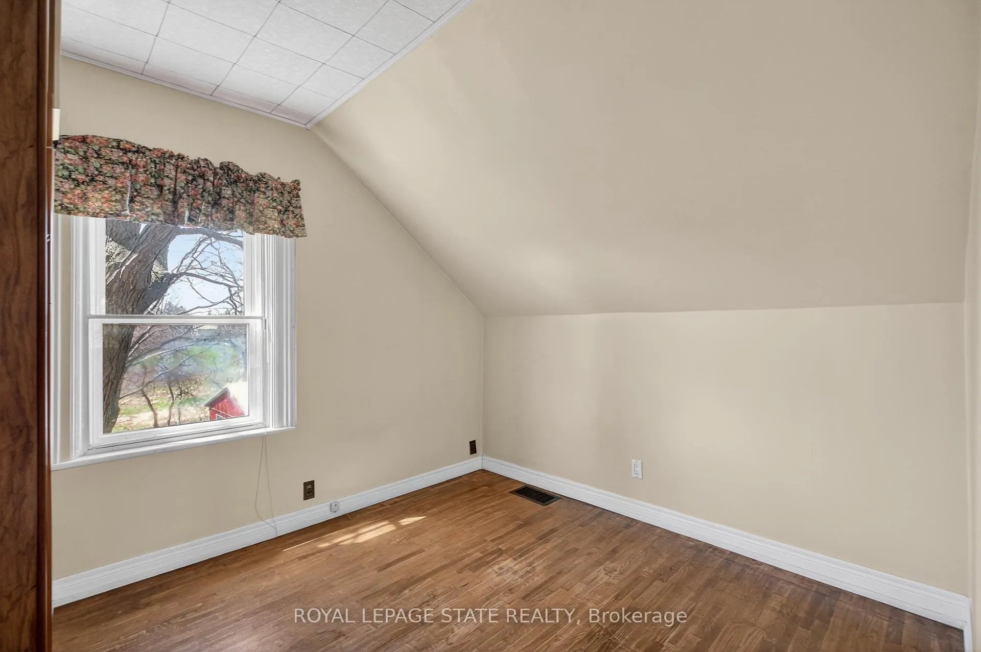 Photo 22 of 8011 Leeming Road, Hamilton, Rural Glanbrook — HOMEH