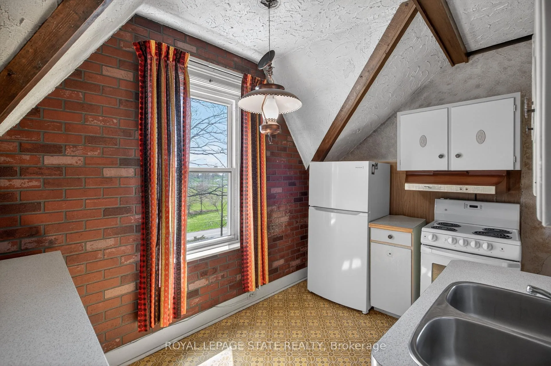 Photo 26 of 8011 Leeming Road, Hamilton, Rural Glanbrook — HOMEH