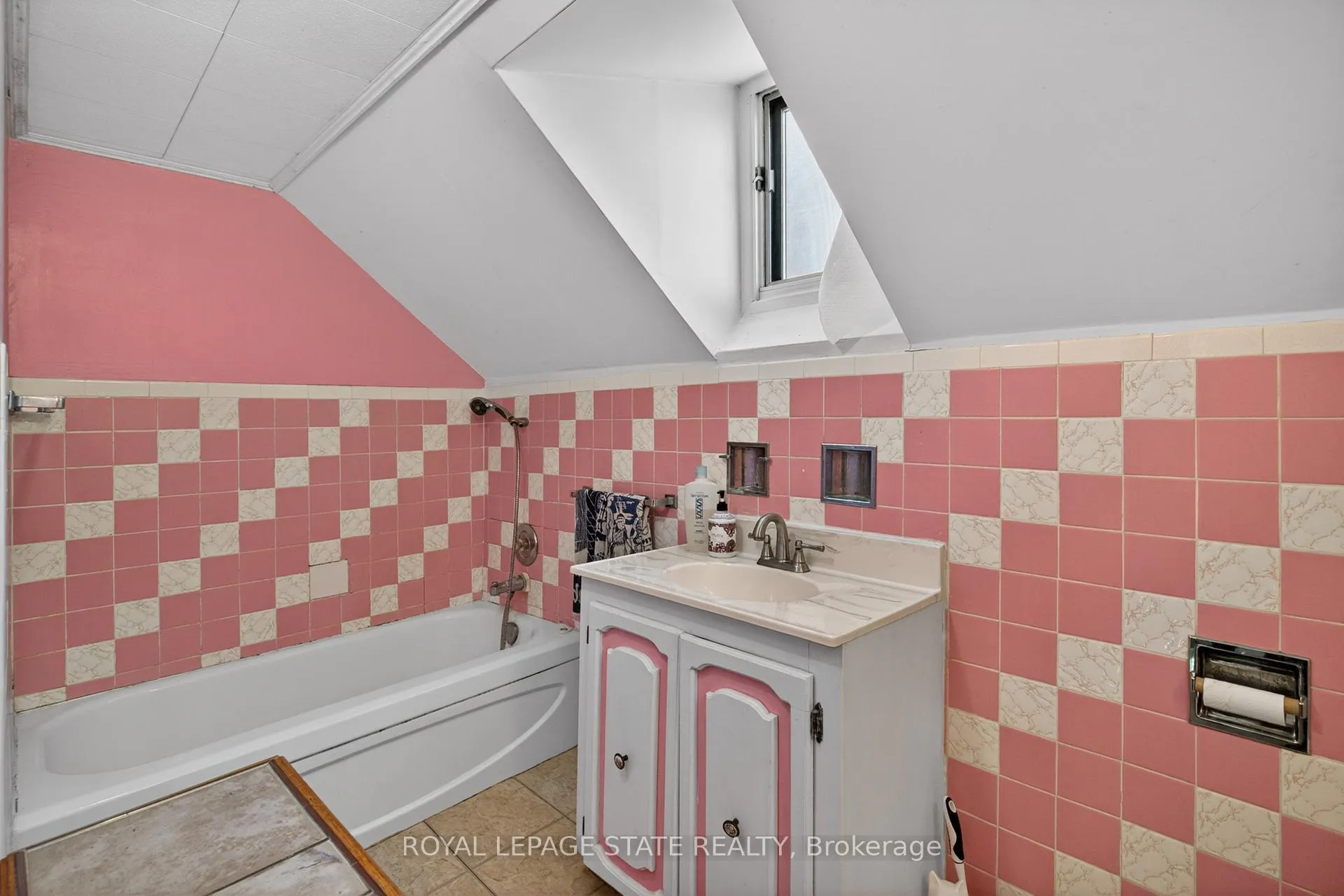 Photo 29 of 8011 Leeming Road, Hamilton, Rural Glanbrook — HOMEH