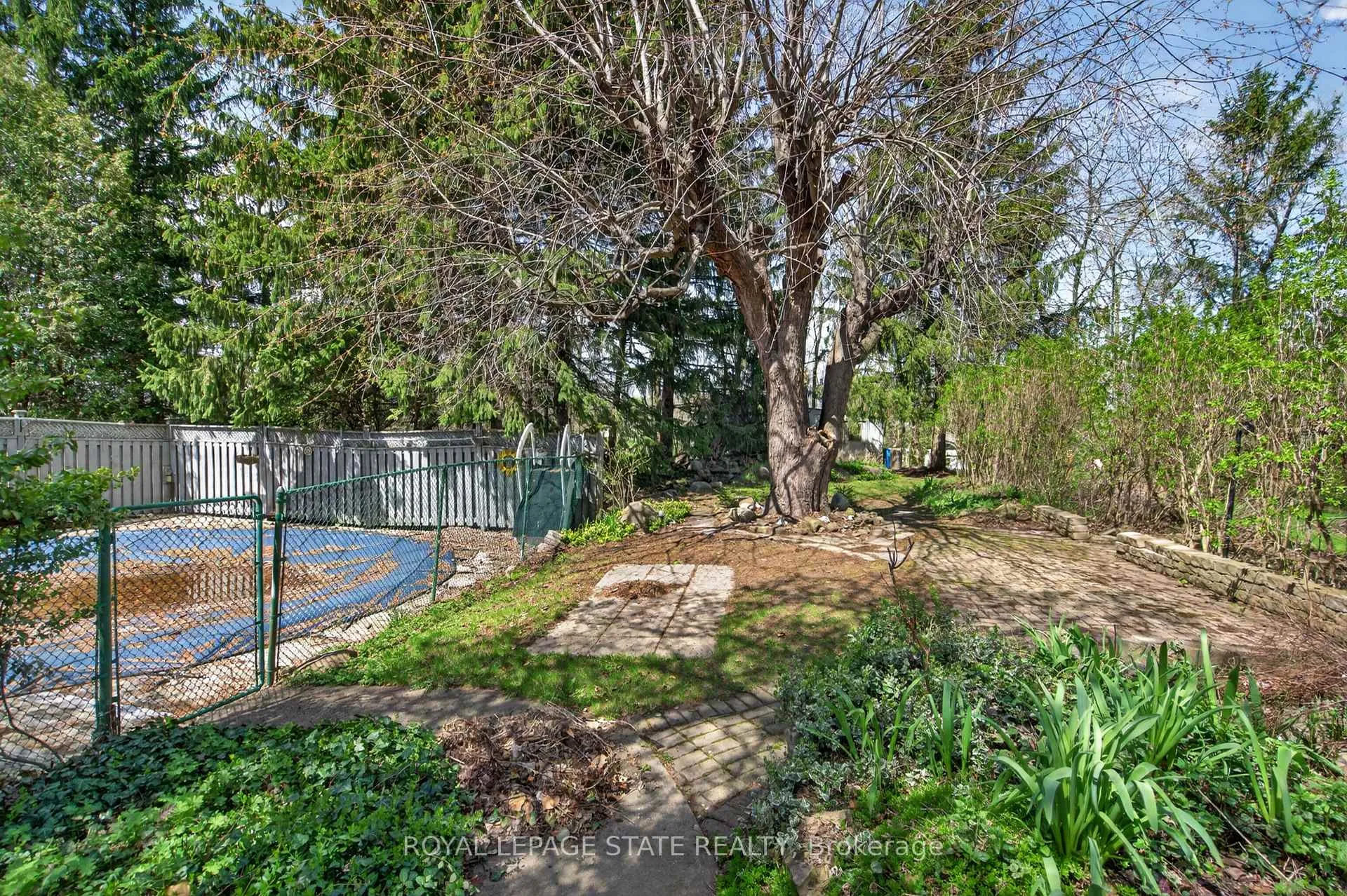 Photo 35 of 8011 Leeming Road, Hamilton, Rural Glanbrook — HOMEH