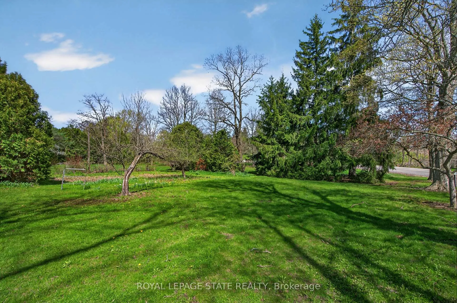Photo 40 of 8011 Leeming Road, Hamilton, Rural Glanbrook — HOMEH