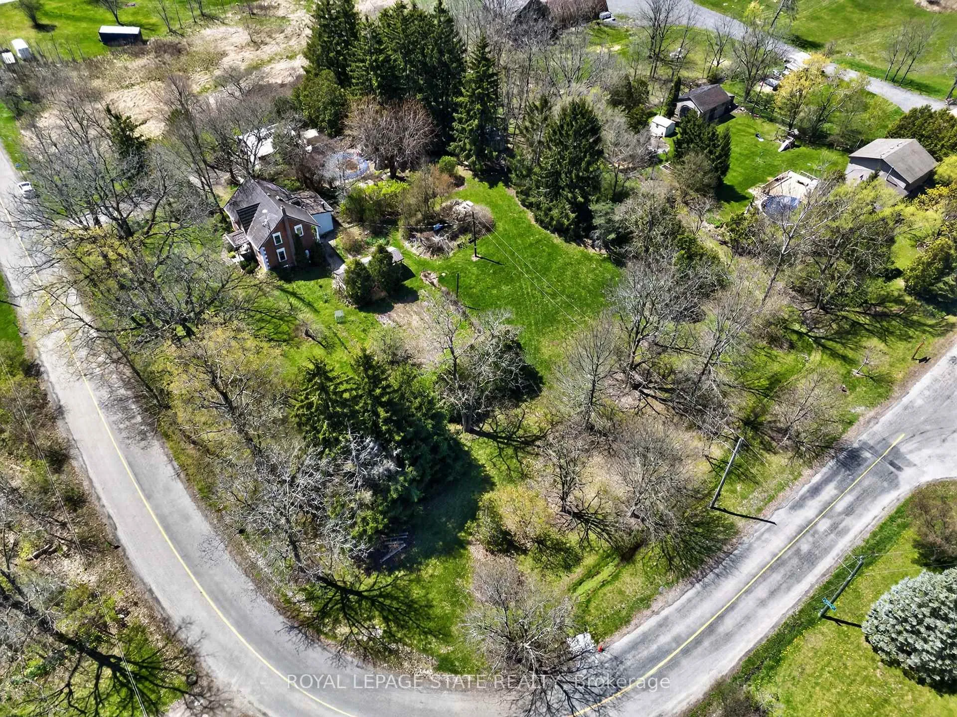 Photo 44 of 8011 Leeming Road, Hamilton, Rural Glanbrook — HOMEH