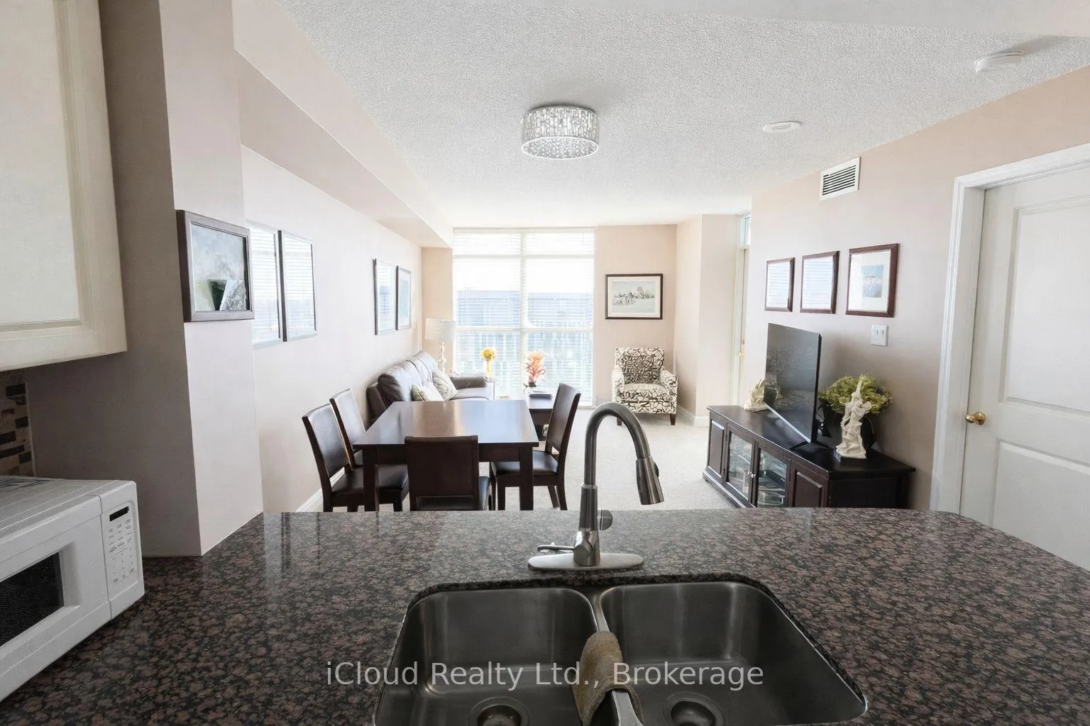 Photo 4 of Unit 1406, 9 George Street N, Brampton, Downtown Brampton — HOMEH