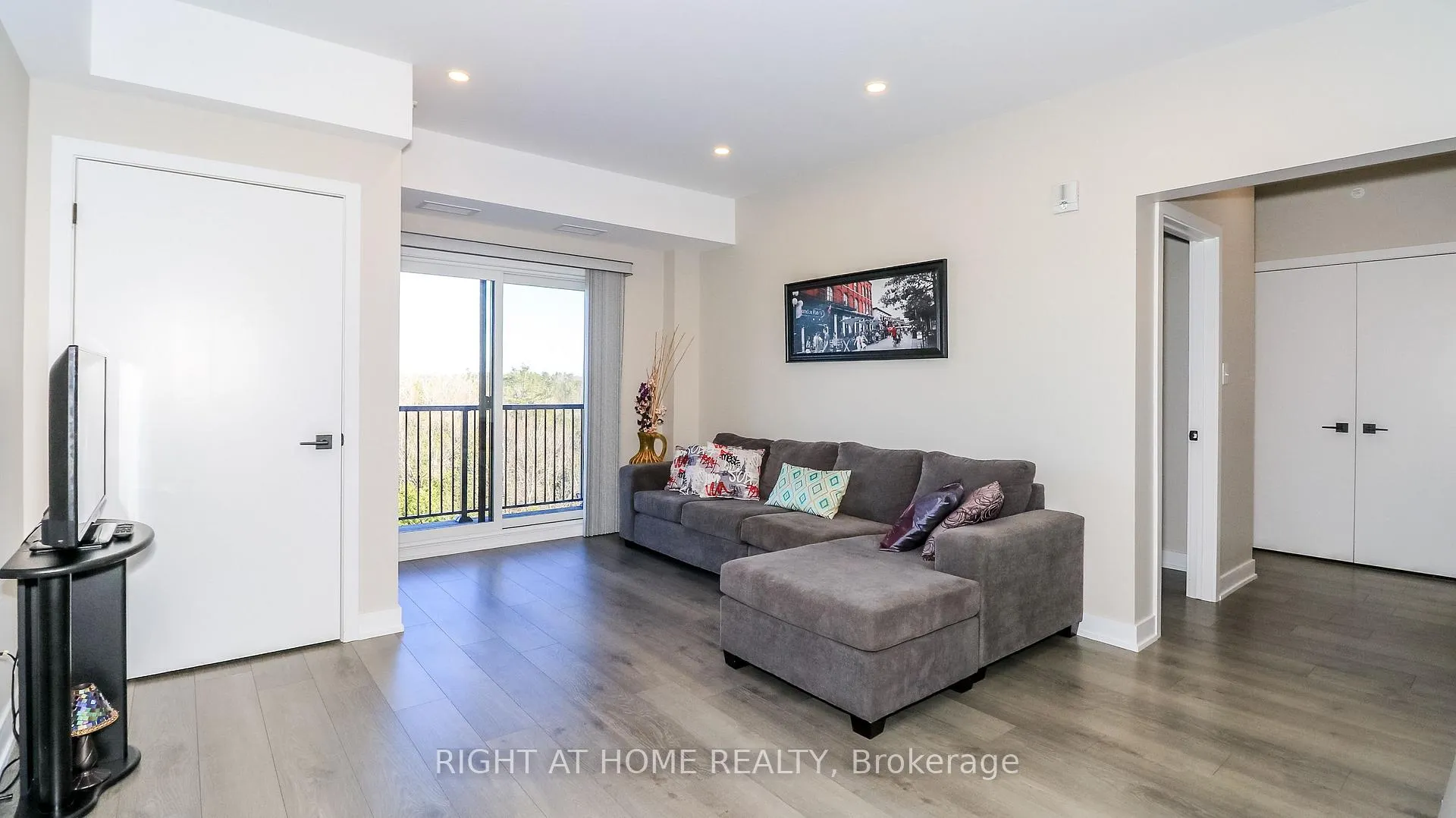 Photo 1 of Unit 510, 5 Chef Lane, Barrie, Rural Barrie Southeast — HOMEH