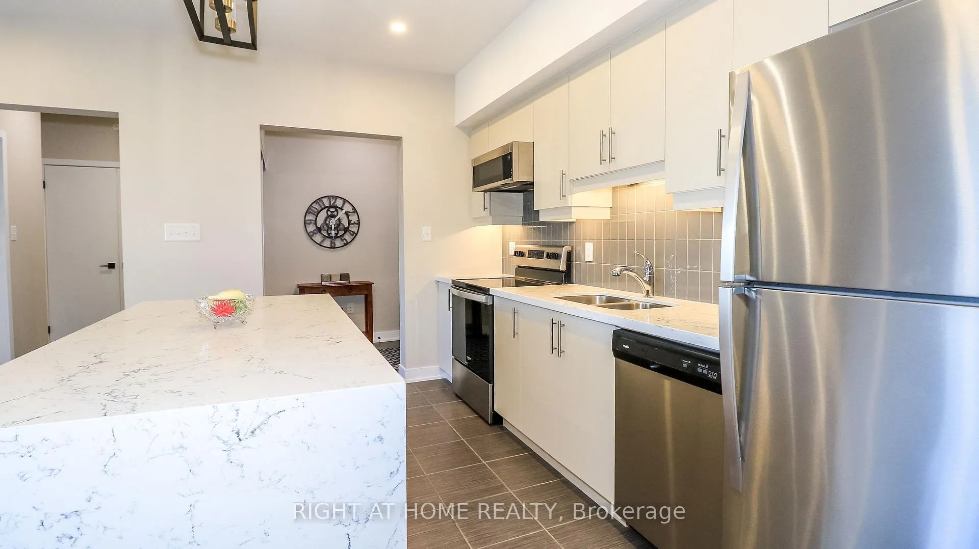 Photo 25 of Unit 510, 5 Chef Lane, Barrie, Rural Barrie Southeast — HOMEH