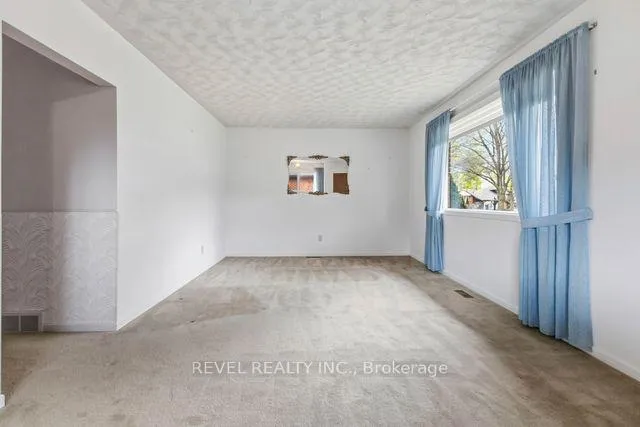 Photo 9 of 14 Masefield Crescent, London, East I — HOMEH