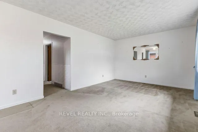 Photo 10 of 14 Masefield Crescent, London, East I — HOMEH