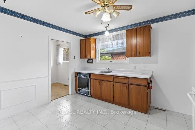 Photo 12 of 14 Masefield Crescent, London, East I — HOMEH