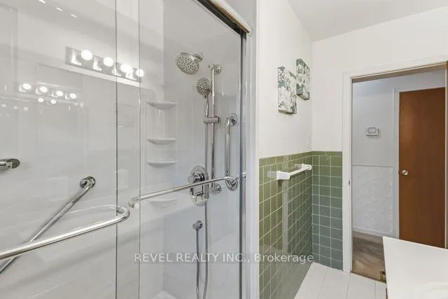 Photo 16 of 14 Masefield Crescent, London, East I — HOMEH