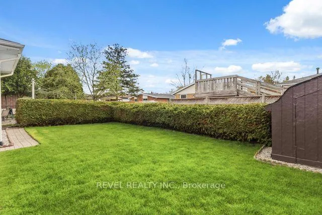 Photo 32 of 14 Masefield Crescent, London, East I — HOMEH