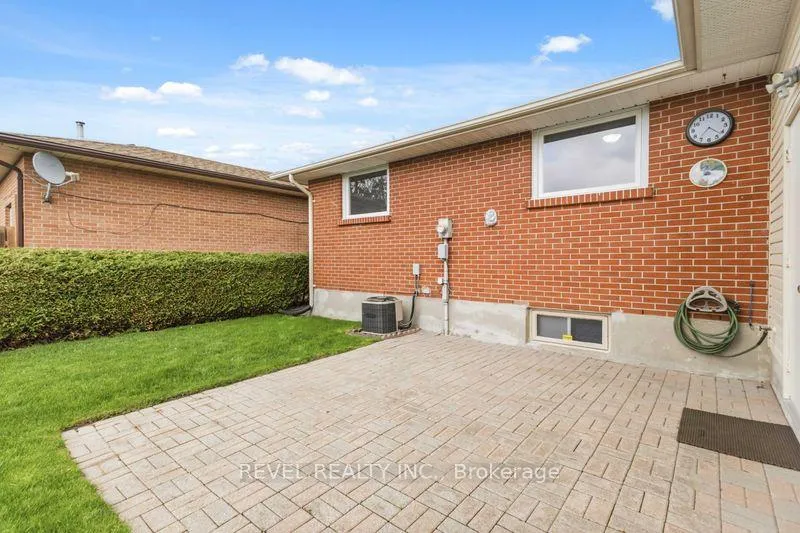 Photo 35 of 14 Masefield Crescent, London, East I — HOMEH