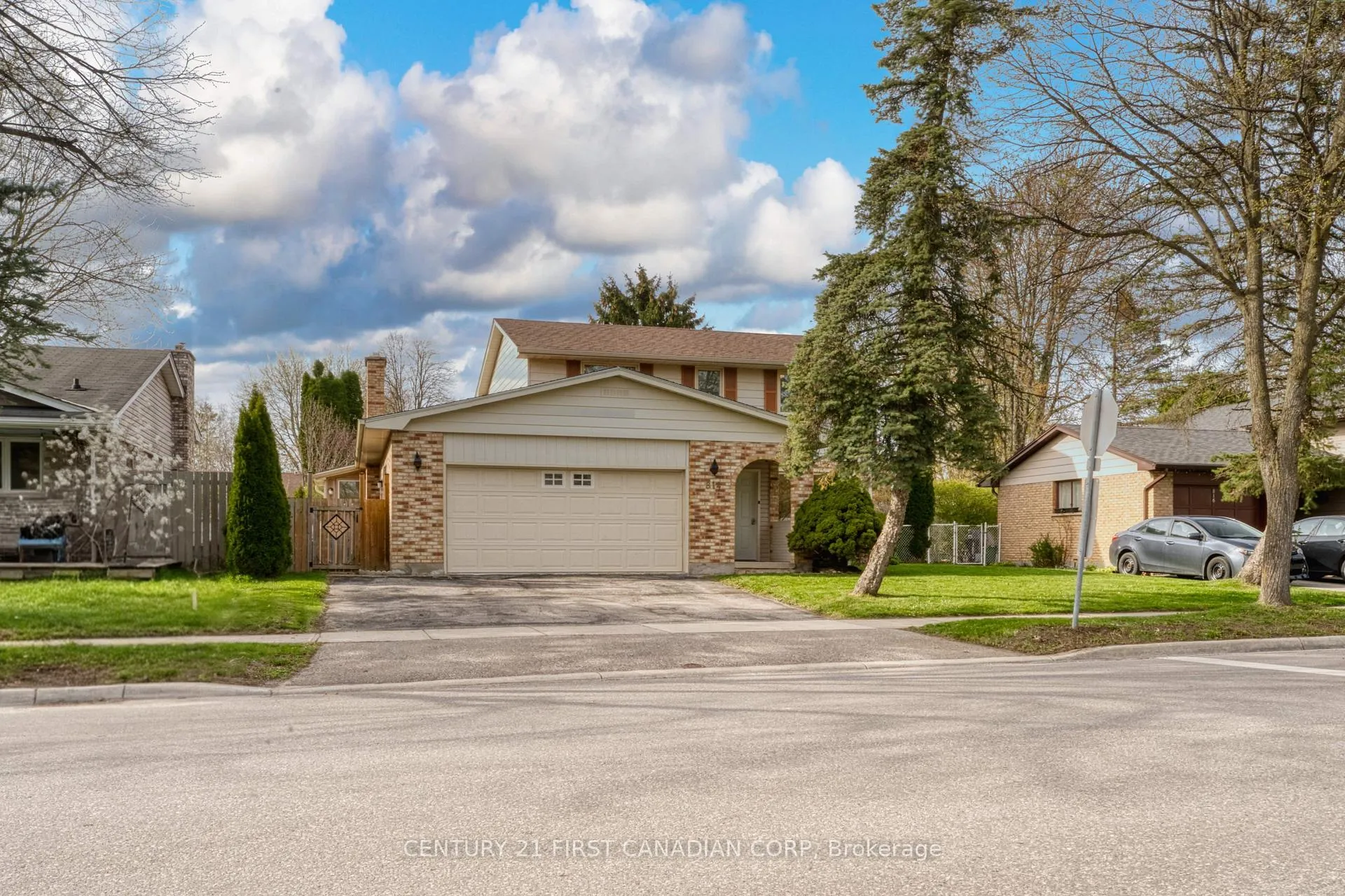 Photo 1 of 814 Grenfell Drive, London, North C — HOMEH