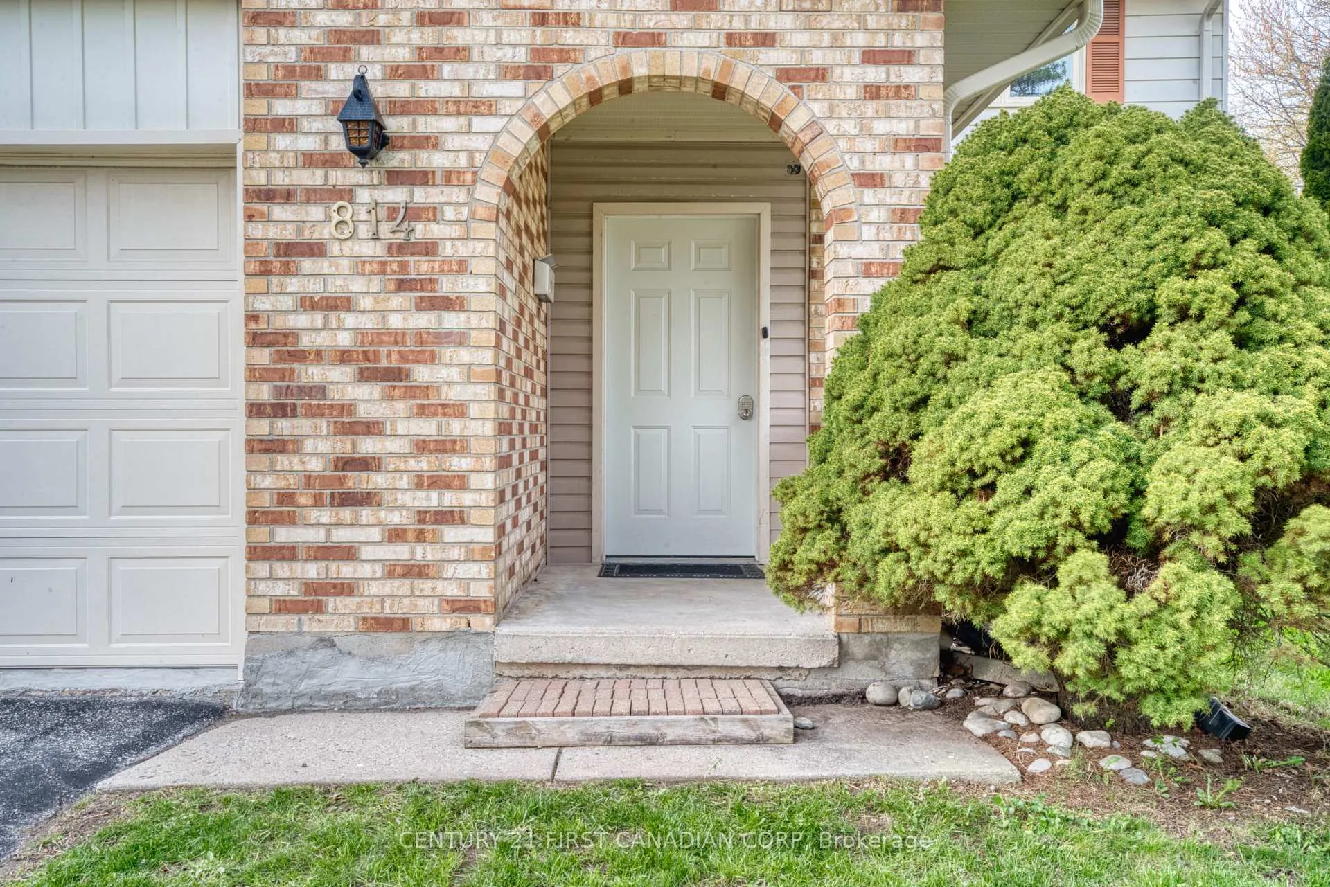 Photo 4 of 814 Grenfell Drive, London, North C — HOMEH