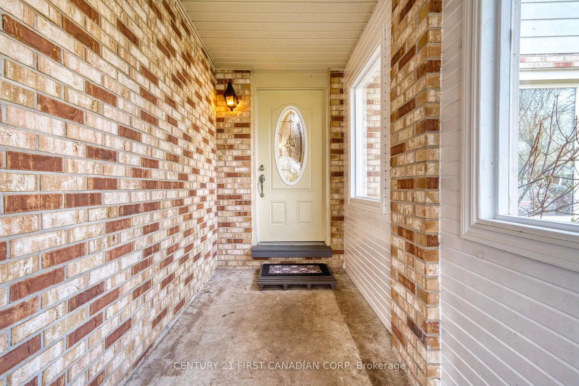 Photo 5 of 814 Grenfell Drive, London, North C — HOMEH