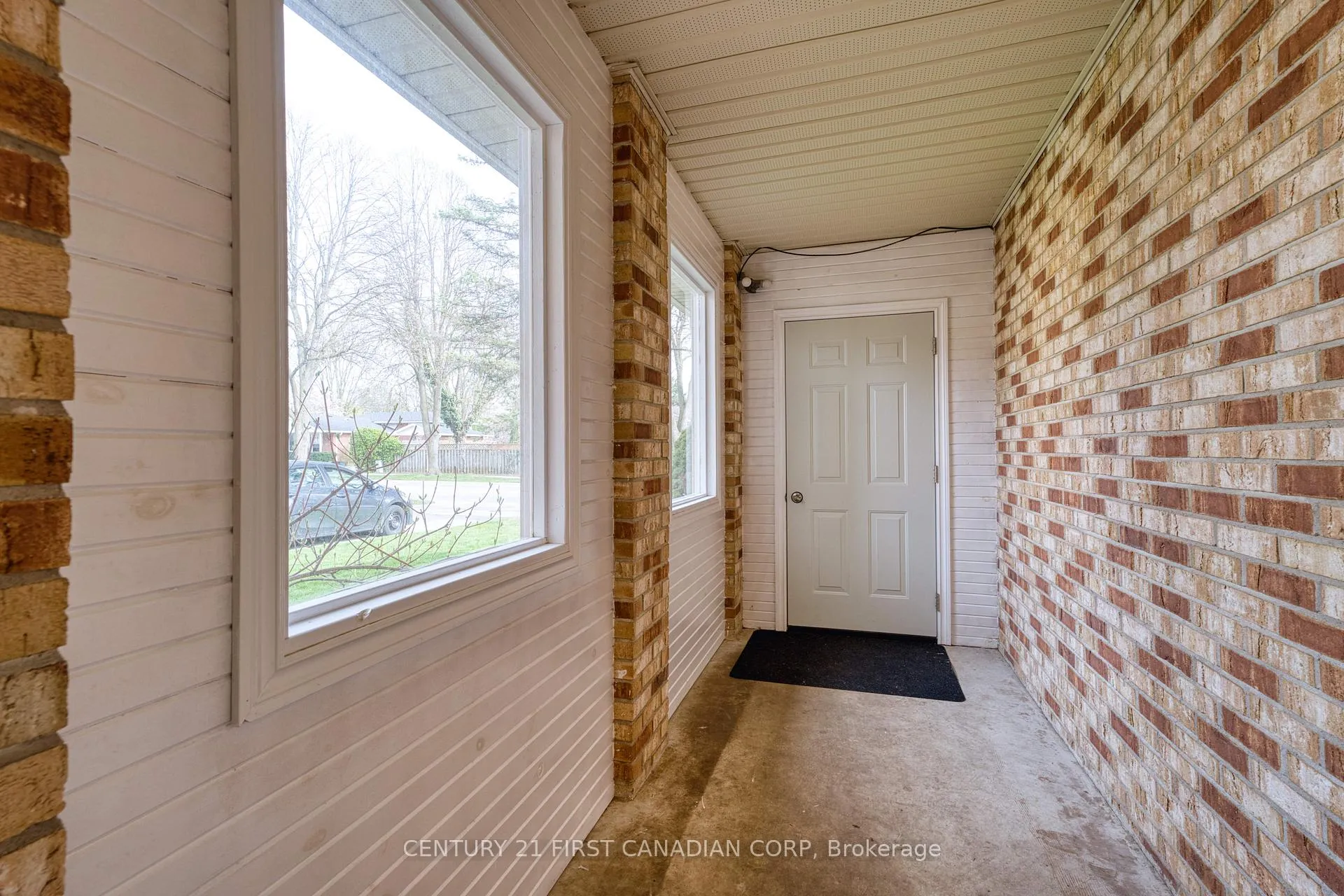 Photo 6 of 814 Grenfell Drive, London, North C — HOMEH