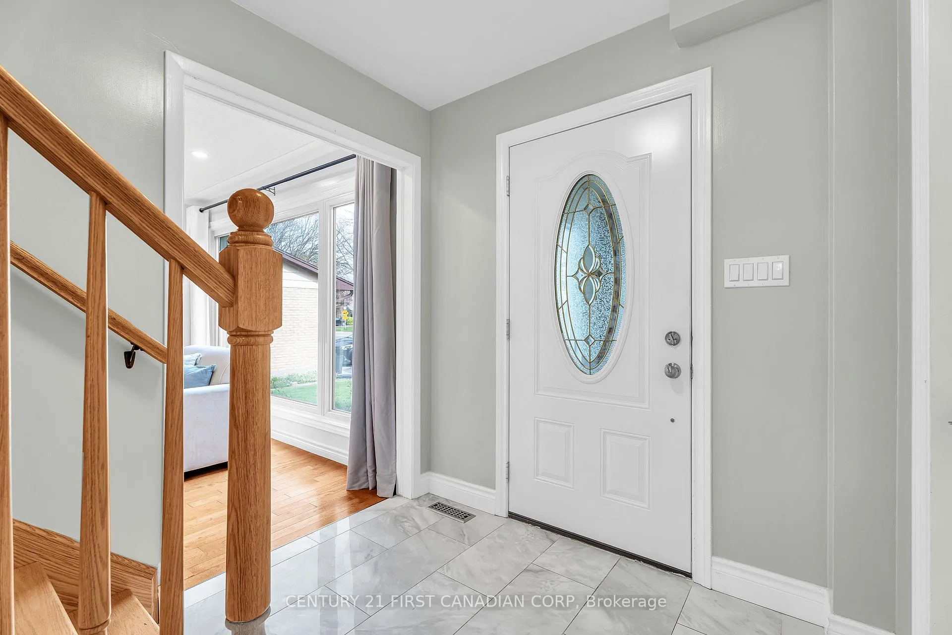 Photo 8 of 814 Grenfell Drive, London, North C — HOMEH