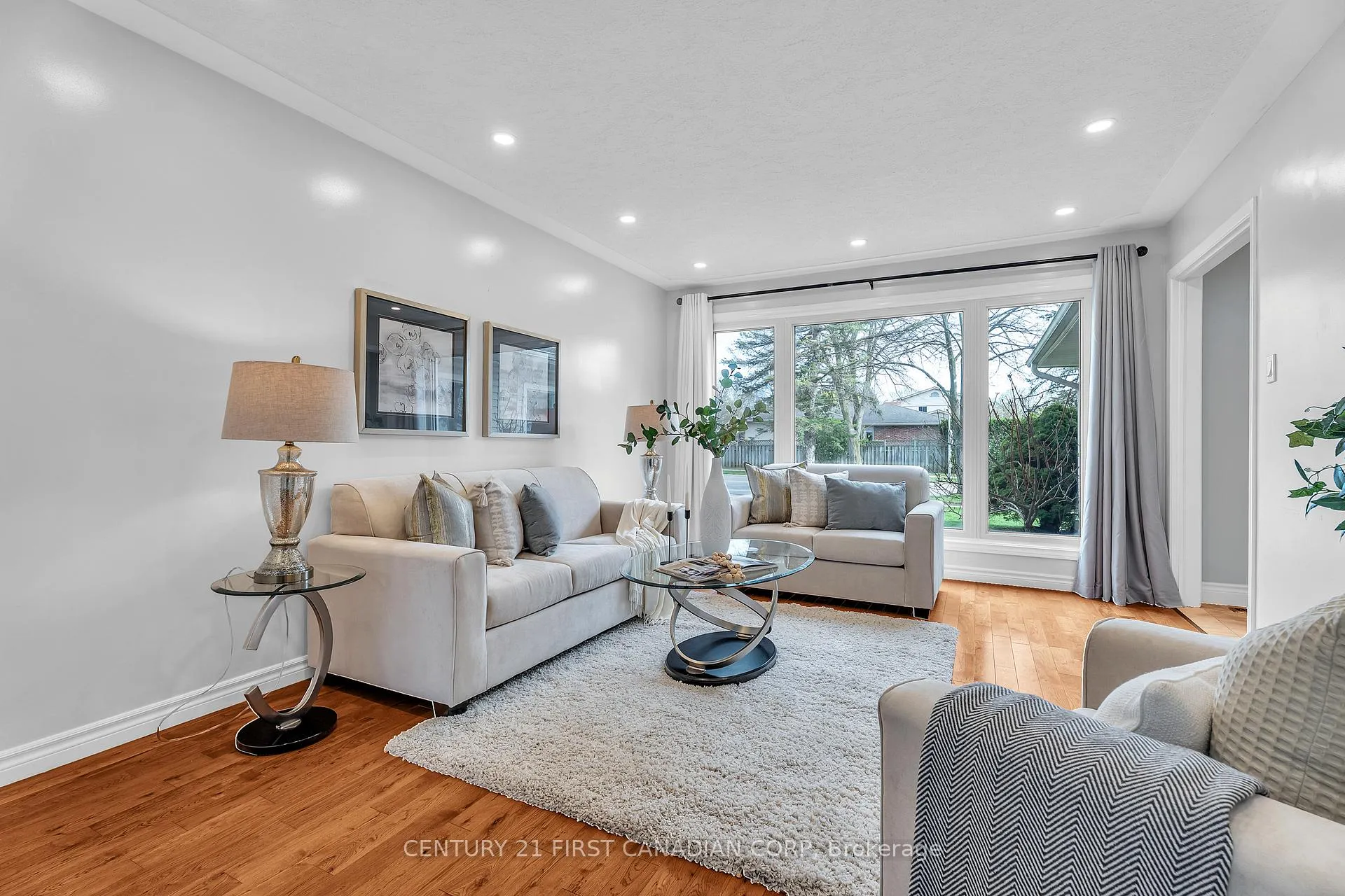 Photo 10 of 814 Grenfell Drive, London, North C — HOMEH