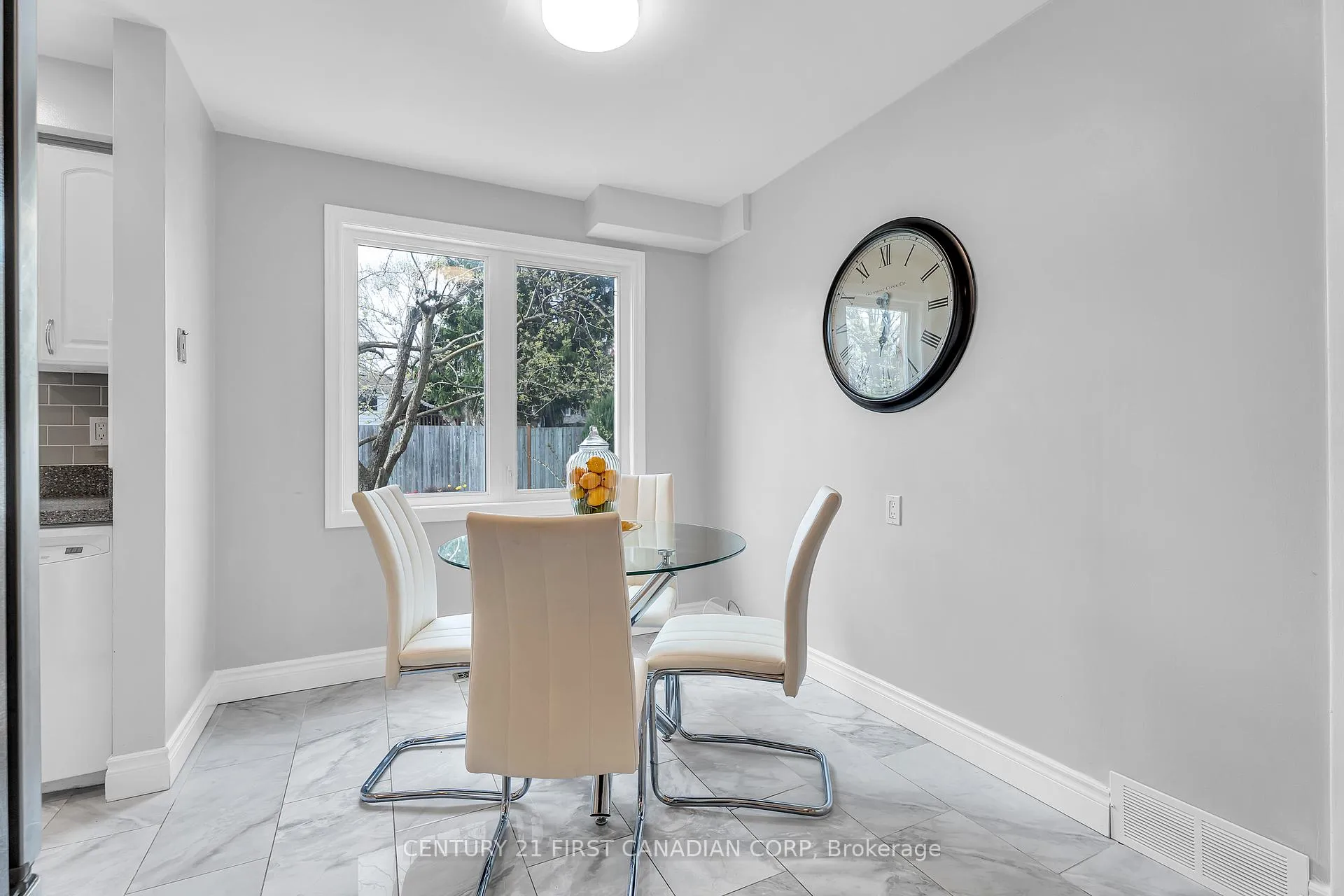 Photo 15 of 814 Grenfell Drive, London, North C — HOMEH