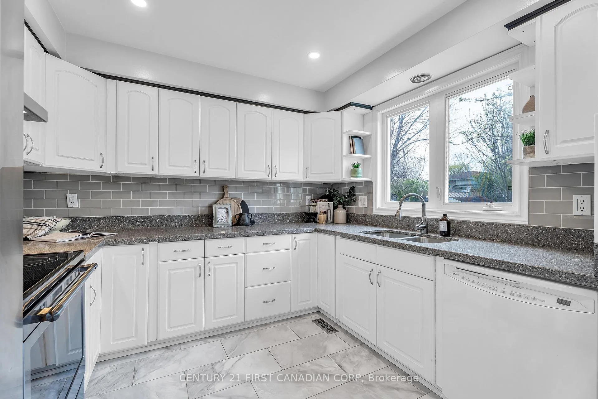 Photo 17 of 814 Grenfell Drive, London, North C — HOMEH