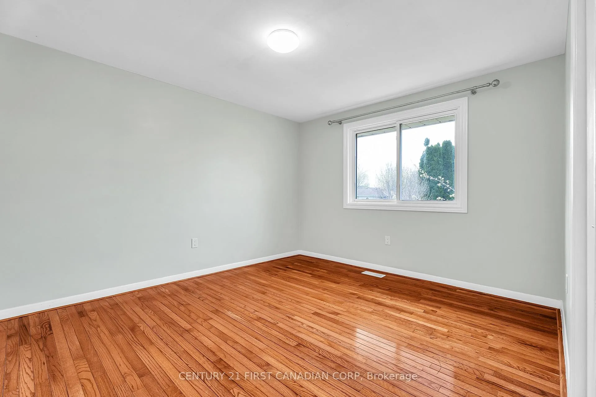 Photo 29 of 814 Grenfell Drive, London, North C — HOMEH