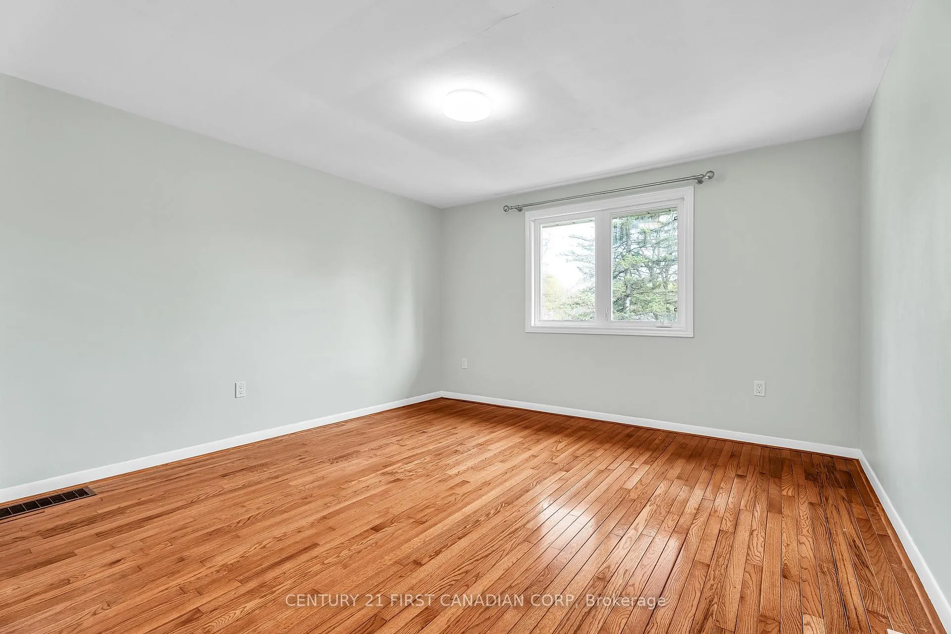 Photo 34 of 814 Grenfell Drive, London, North C — HOMEH