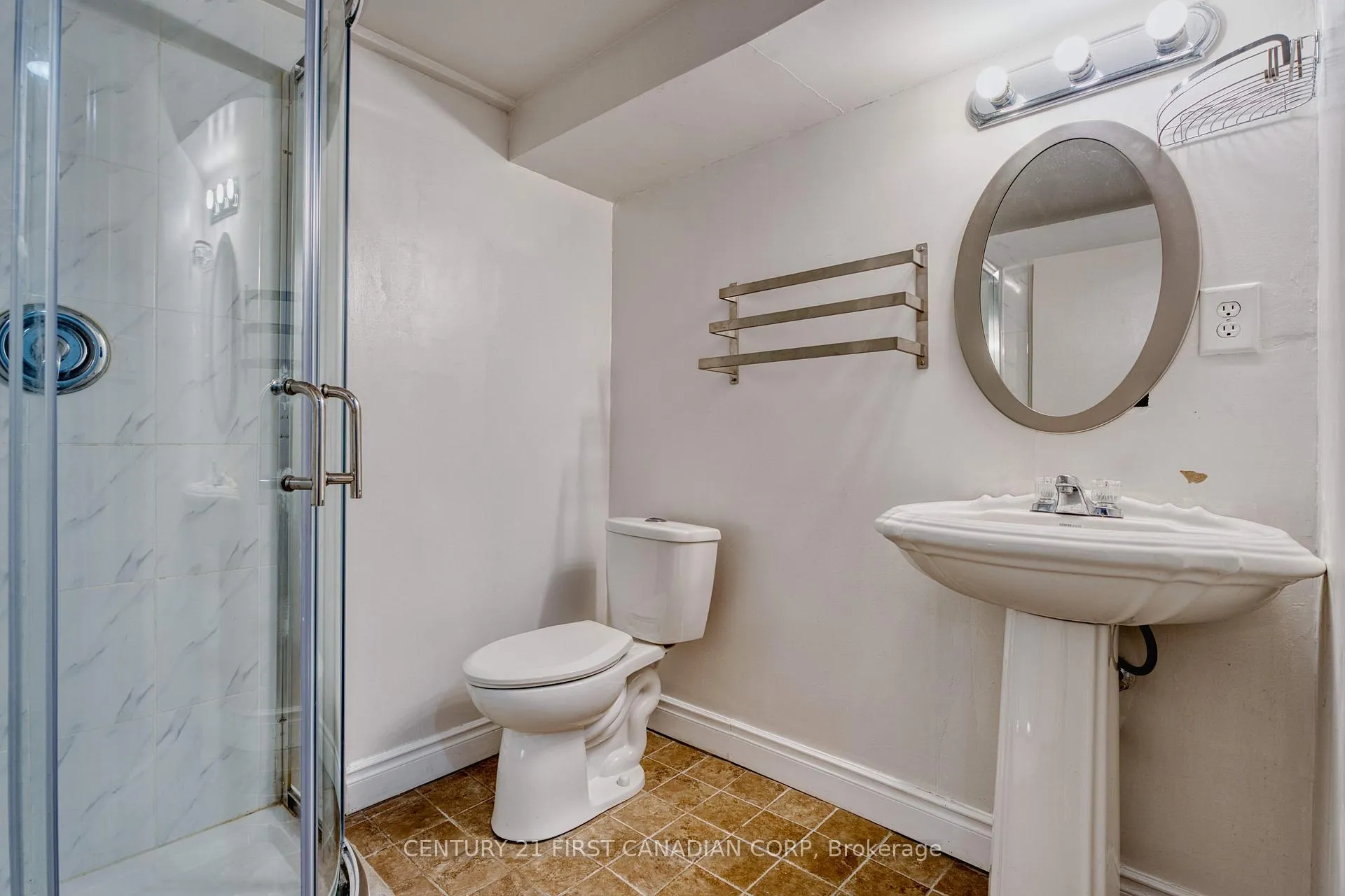 Photo 40 of 814 Grenfell Drive, London, North C — HOMEH